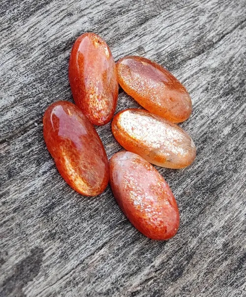 Comparison of sunstone colors and aventurescence intensity